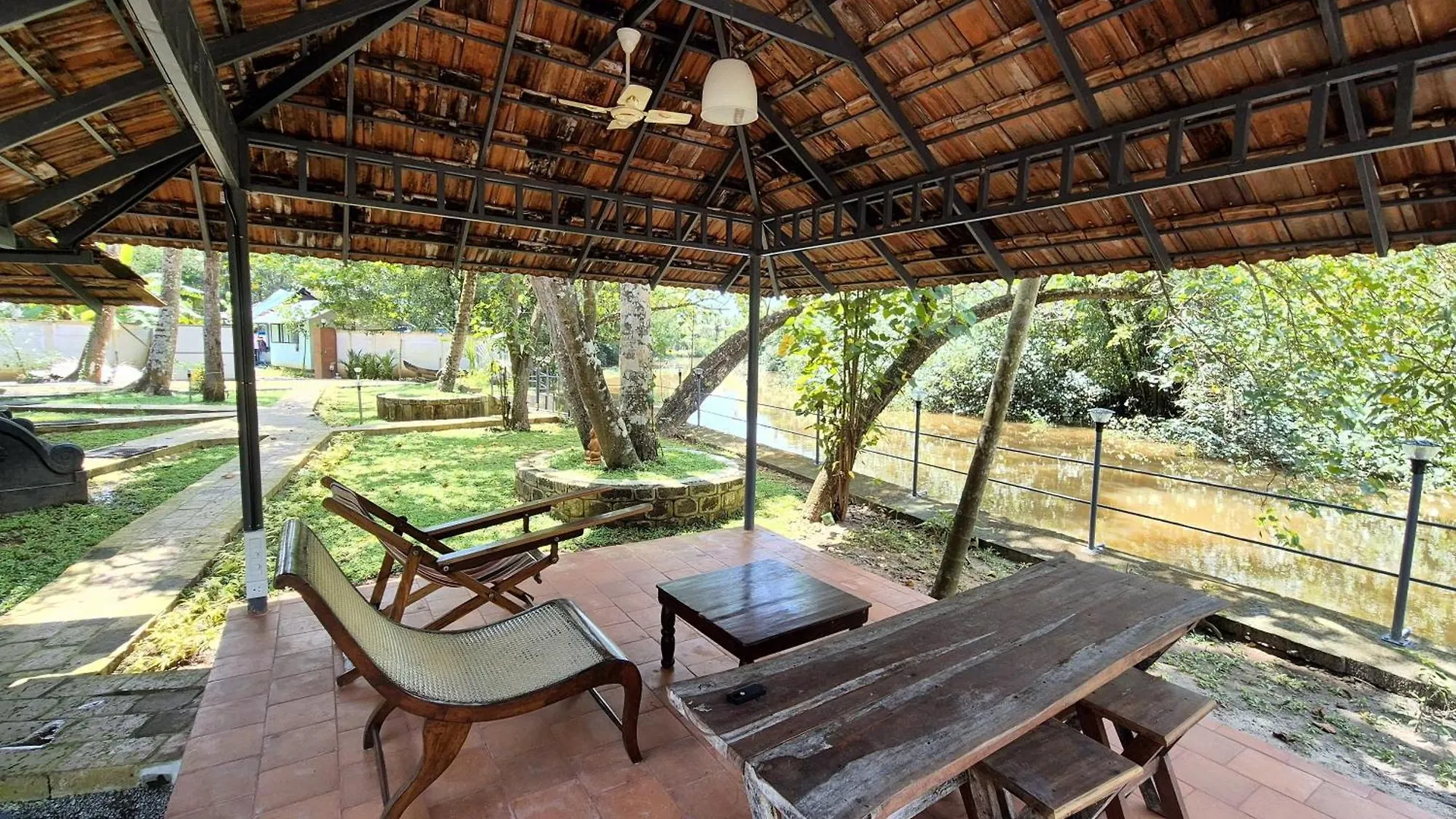 Anandam Backwaters Retreat Vaikom